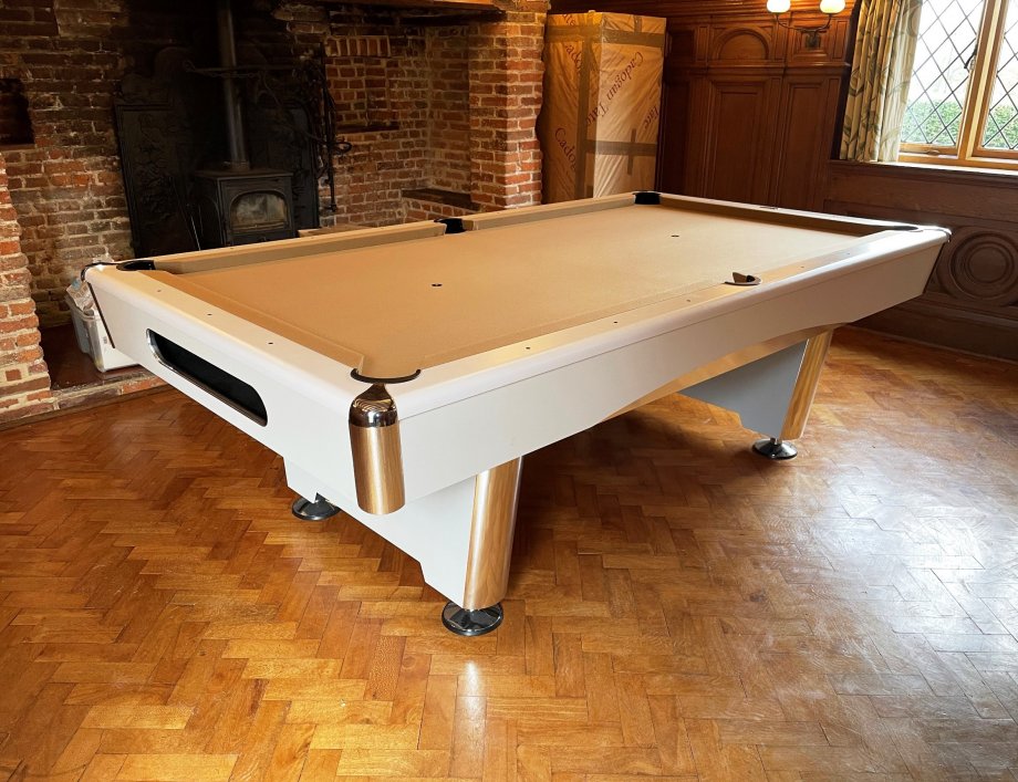 White Dynamic Triumph Slate Bed Pool Table