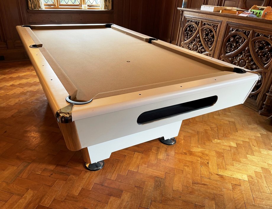 White Dynamic Triumph Slate Bed Pool Table