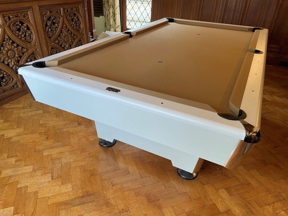 White Dynamic Triumph Slate Bed Pool Table