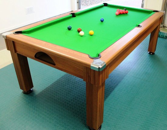 Walnut Windsor Pool Table - green cloth