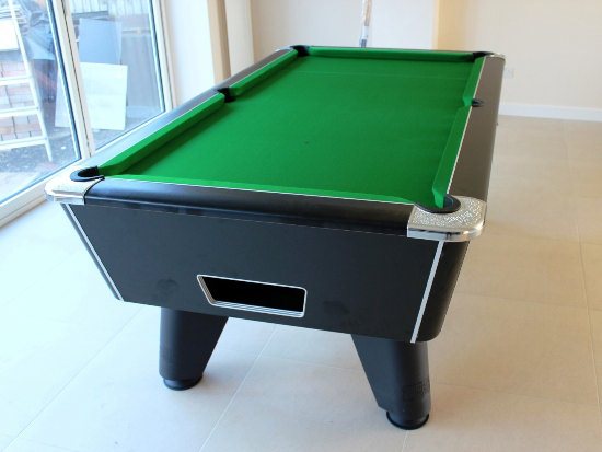 7ft Black Winner Pool Table with Green Wool Cloth